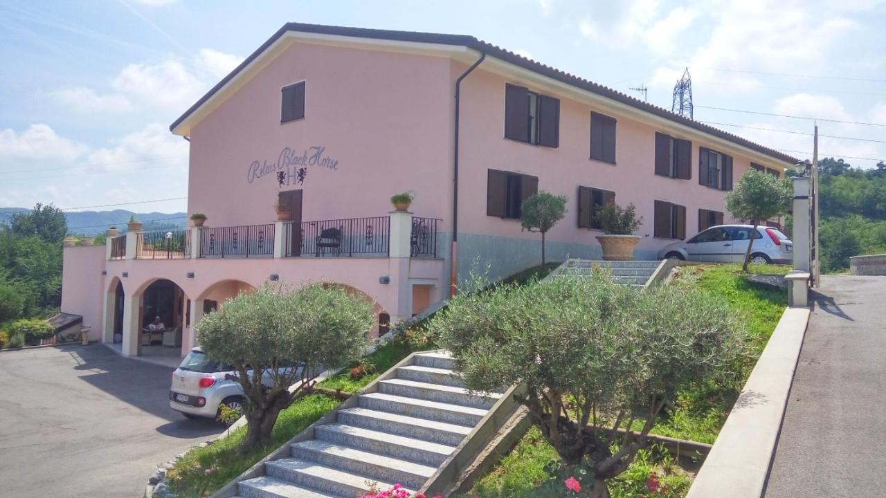 Relais Black Horse Millesimo Exterior foto