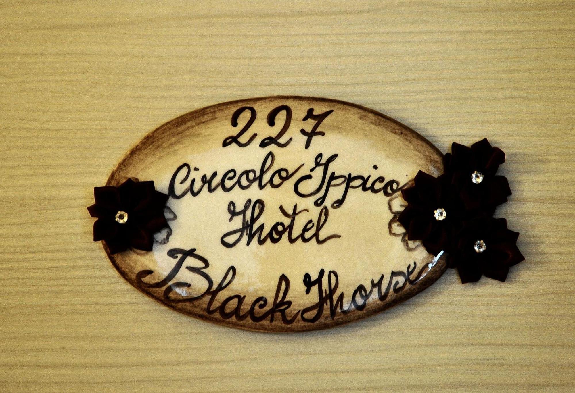 Relais Black Horse Millesimo Cameră foto